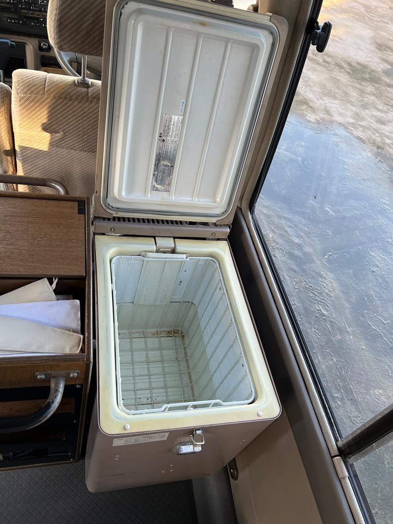 Makaveli_255's tweet photo. TOYOTA COASTER 
MODEL 2001
1HD-FTE
28 SEATER
FRIDGE 
DUSTBIN
POWER DOOR
WINDOW CURTAINS 
LCD TV
FULLY AC FRONT &amp; REAR
DIESEL ENGINE

110M plus Registration https://t.co/WUIczvyazd