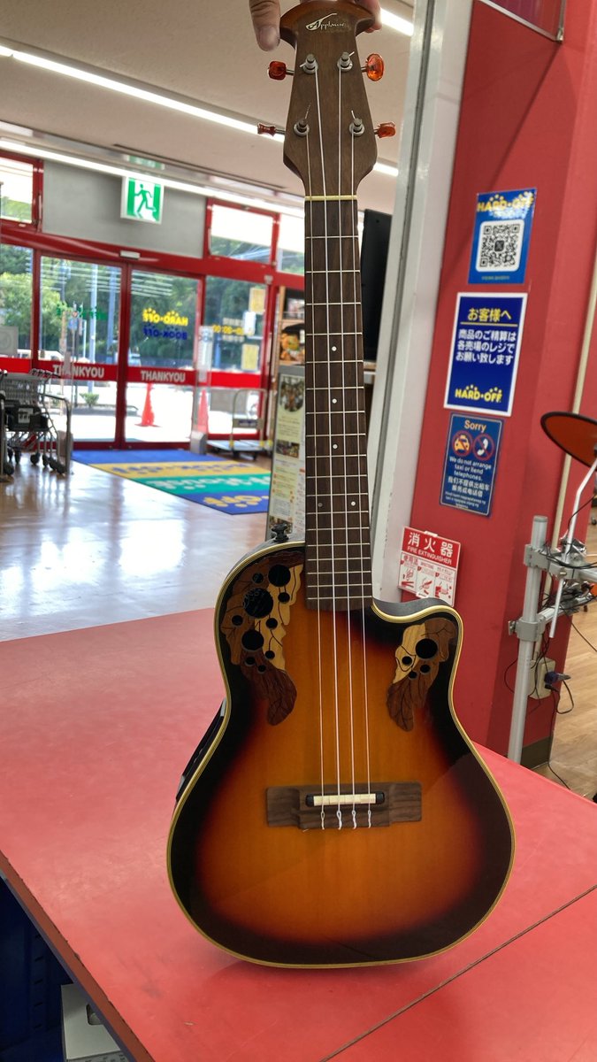 shuhardoff2255's tweet photo. 希少なウクレレ入荷しました!
#applause #ウクレレ https://t.co/VMazf1BpIf