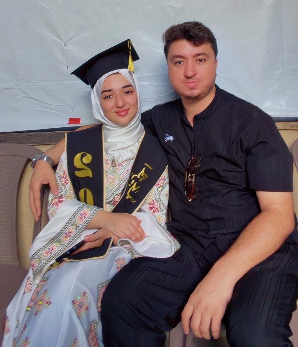 mohammedhaniya's tweet photo. حبيبة قلبي.. درة التاج "نسيبة" ابنة شقيقتي، الحافظة لكتاب الله، تحصل على معدل 99.4 الفرع العلمي، في الثانوية العامة.
فخرنا ومفخرتنا ودرة تاجنا.. 
الحمد لله على العوض الكريم والجميل.. https://t.co/cs7taivmXx