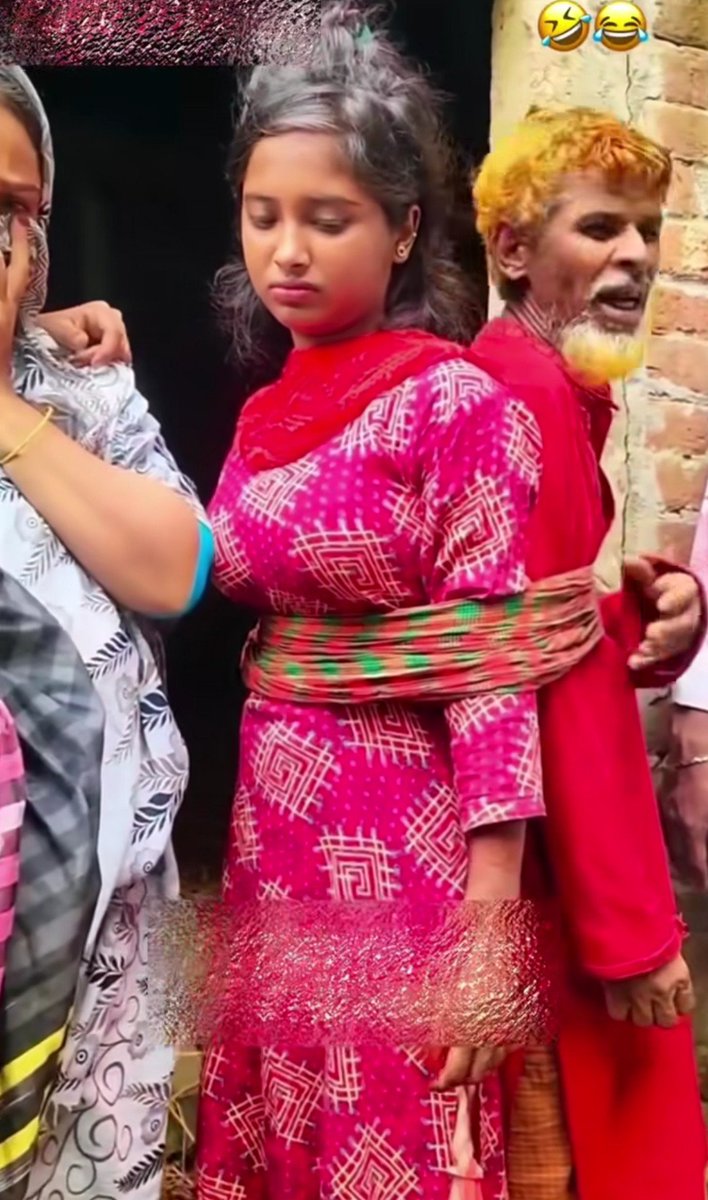 MadhubalaK9703's tweet photo. बर्बादी हुई बर्बादी हुई लेकिन शादी हुई तोर से 
उम्र बढ़ने से इंसान समझदार ज़रूर हो जाता है...

लेकिन हर कोई समझदारी से फैसला ले, ये ज़रूरी नहीं।

अगर सच में कोई अपनी उम्र से बहुत छोटी लड़की के साथ गलत रिश्ते की कोशिश करते हुए पकड़ा गया है, तो ये प्यार नहीं... समझदारी खो देने की निशानी है।

ज़िंदगी भर की इज़्ज़त कमाने में सालों लगते हैं...

लेकिन एक गलत कदम सब कुछ मिनटों में मिटा देता है।

किसी भी रिश्ते से पहले अपनी उम्र, अपनी ज़िम्मेदारी और सामने वाले की गरिमा का ख्याल रखना ज़रूरी है।