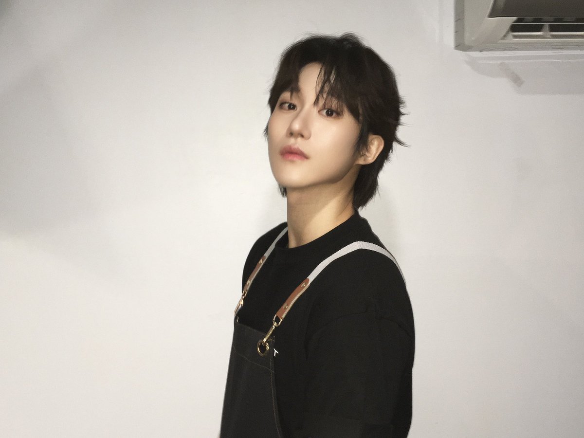 ASC2NT_OFFICIAL's tweet photo. [📷_ #카일]

오늘 내 기분 청양마요 삼각김밥

#어센트 #ASC2NT
#KYLE https://t.co/8RVlHSo4So