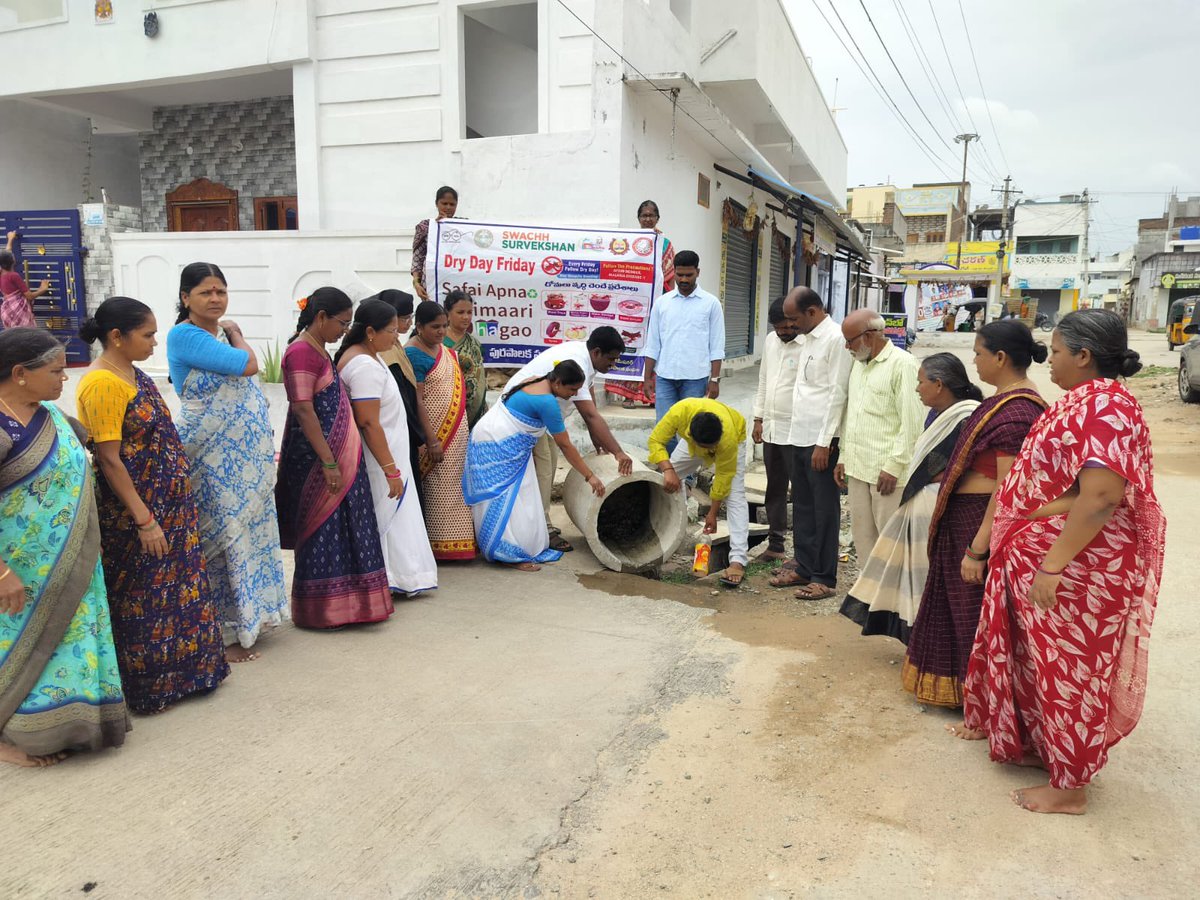Mcchandur's tweet photo. As a part of the Safai Apnao, Bimari Bhagao (SABB) campaign, Awareness program on Dry Day Friday and created awareness on Jal Sanchay Jan Bhagidari(JSJB).
@cdmatelangana
 @Collector_NLG @aclbnalgonda
 #CatchTheRain #MoHUA #AMRUT2 #WaterSecurity #GroundwaterRech https://t.co/xAtnciE71c