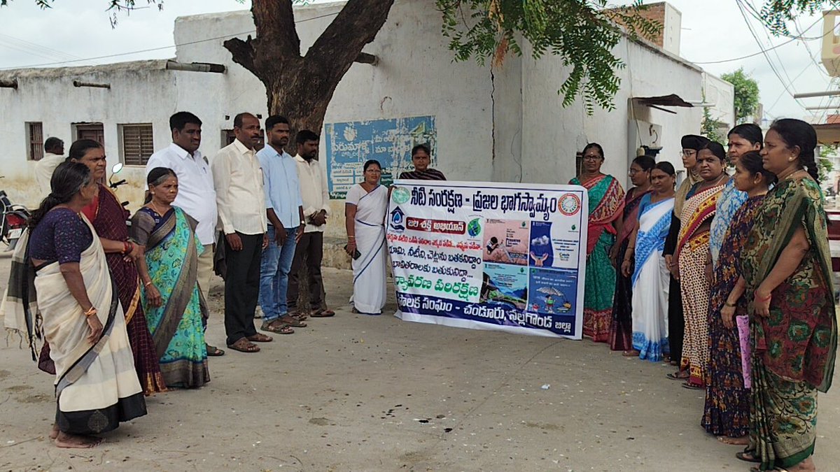 Mcchandur's tweet photo. As a part of the Safai Apnao, Bimari Bhagao (SABB) campaign, Awareness program on Dry Day Friday and created awareness on Jal Sanchay Jan Bhagidari(JSJB).
@cdmatelangana
 @Collector_NLG @aclbnalgonda
 #CatchTheRain #MoHUA #AMRUT2 #WaterSecurity #GroundwaterRech https://t.co/xAtnciE71c