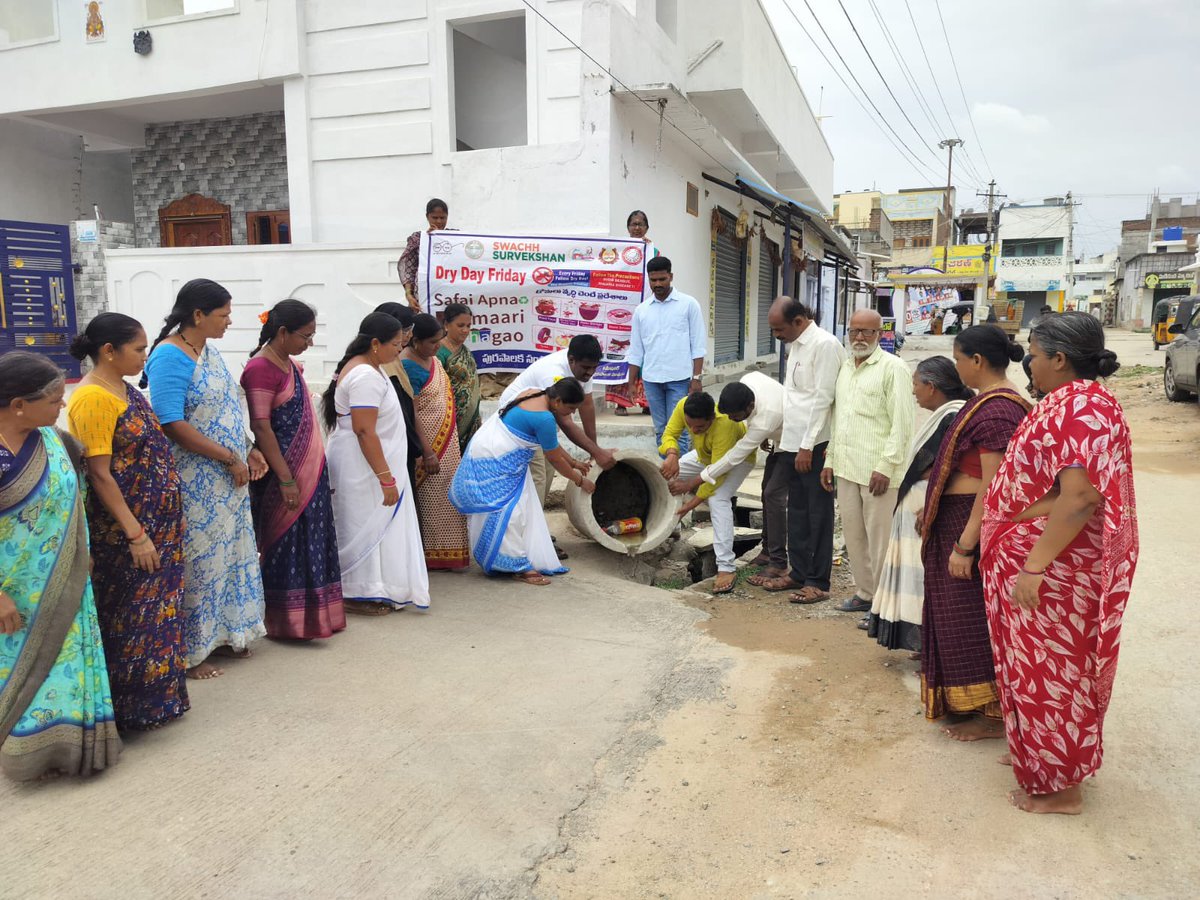 Mcchandur's tweet photo. As a part of the Safai Apnao, Bimari Bhagao (SABB) campaign, Awareness program on Dry Day Friday and created awareness on Jal Sanchay Jan Bhagidari(JSJB).
@cdmatelangana
 @Collector_NLG @aclbnalgonda
 #CatchTheRain #MoHUA #AMRUT2 #WaterSecurity #GroundwaterRech https://t.co/xAtnciE71c