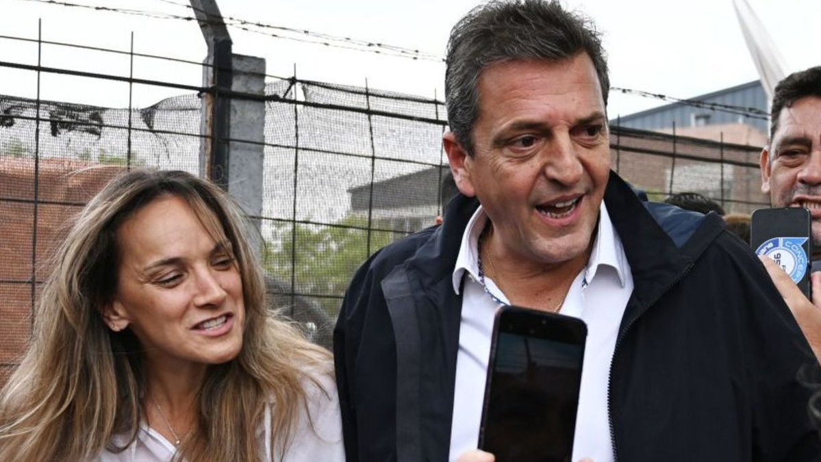 Ojo_Kritico's tweet photo. ¿En que quedó la denuncia a Malena Galmarini por contratos de AySA que beneficiaron al Rey del Cloro un  hasta 2028? La licitación fue por un monto de 127 millones de dólares. Los delitos fueron por defraudación a la administración pública y estafa al estado https://t.co/Rg4U2EwjnH