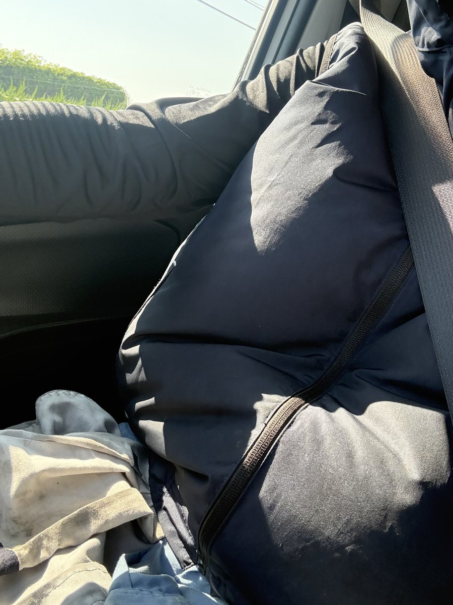 syocker1205V's tweet photo. 暑過ぎてクーラーがんがんの車の中でも空調服 https://t.co/gdnK9nPM4Z