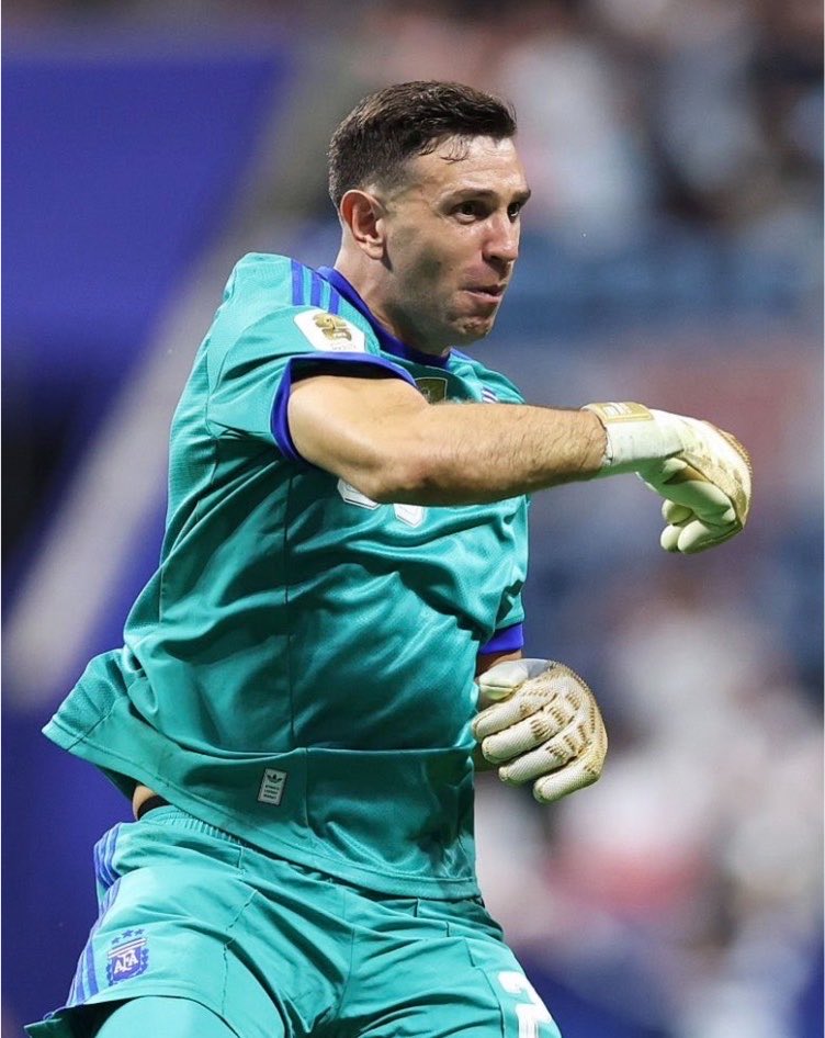 centregoals's tweet photo. 🚨🚨| JUST IN: Aston Villa have 𝐑𝐄𝐉𝐄𝐂𝐓𝐄𝐃 Juventus' offer for Emiliano Martínez. ❌🇦🇷

Juventus proposed just €6-7m, Aston Villa have turned it down flat.

[@DiMarzio] https://t.co/nTi5mC8PeR