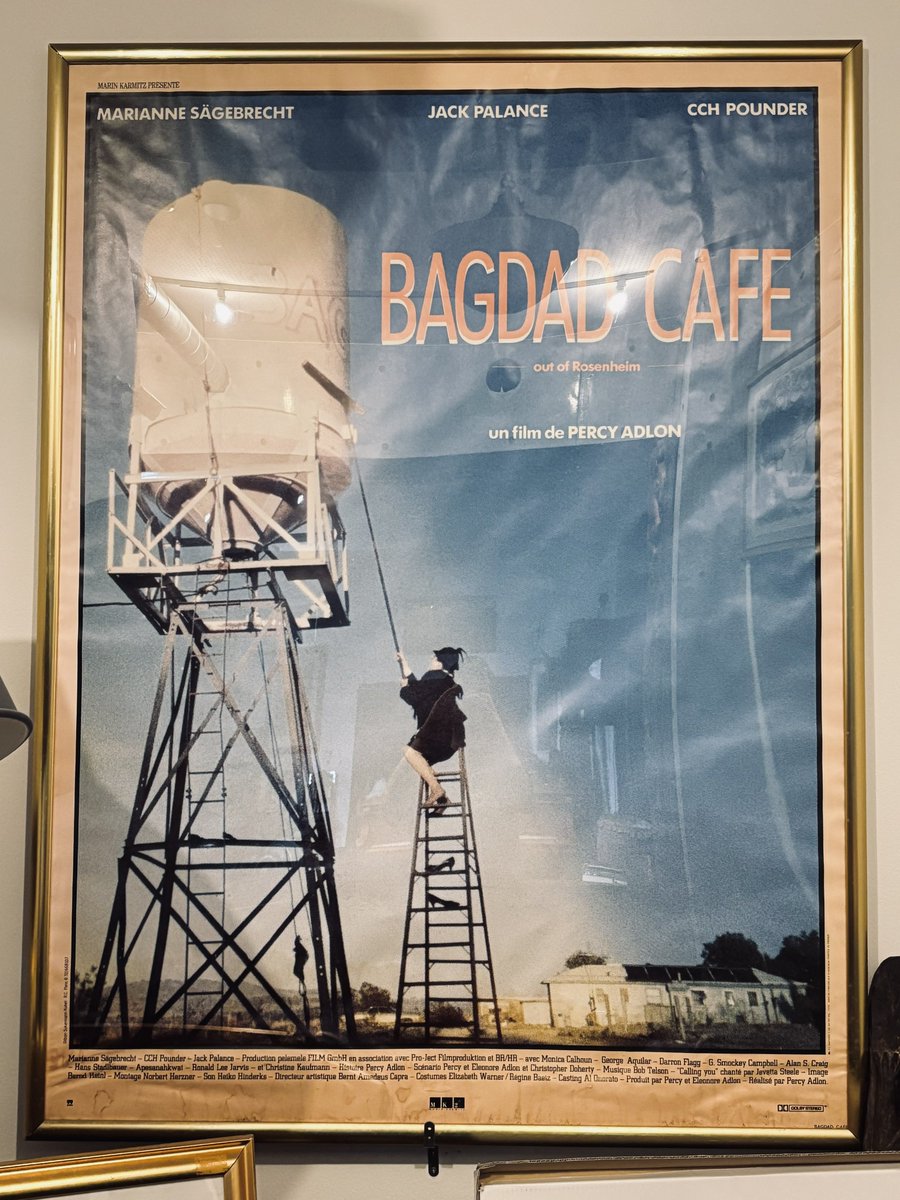 shiontake2's tweet photo. しおんtake2ポスターコレクション

映画『バグダッド・カフェ』
大型ポスター

1987年公開の名作として今なお多くの人に愛され続ける作品で、劇中歌「Calling You」の印象的なメロディーとともに、静かで温かな余韻を残してくれる映画です。

ライブホールへお越しの際は、ぜひ実物をご覧ください。 https://t.co/216dA78zGL