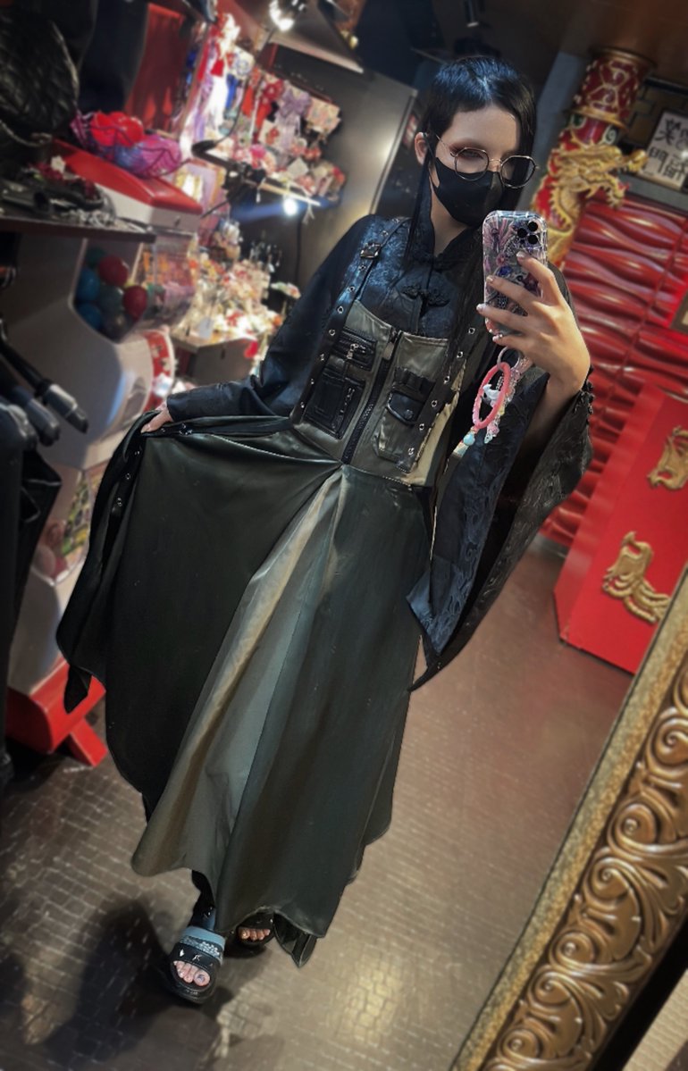 QF_ameq's tweet photo. 🌙ミリタリージャンスカ入荷🌙 

すぐに完売してしてしまった、QutieFrashのジャンスカが更に軽く！涼しく！可愛くかっこよくなって入荷致しました✨️ チュニックにも、ブラウスにも、Tシャツにも、フーディにも…💫通年着れる着回し抜群のカジュアルアイテム⚡️

🌸通販🌸
https://t.co/Gvz9LDpVEF https://t.co/yNApmzwuYr
