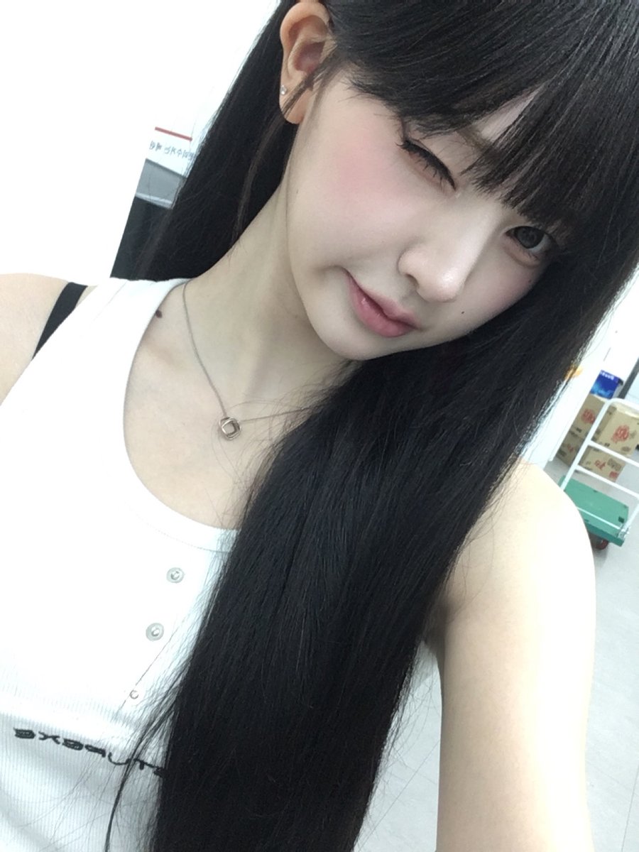 triplescosmos's tweet photo. 여름이라 행복해

#tripleS #트리플에스 
#YeonJi #연지 https://t.co/Na0hk8Or8I