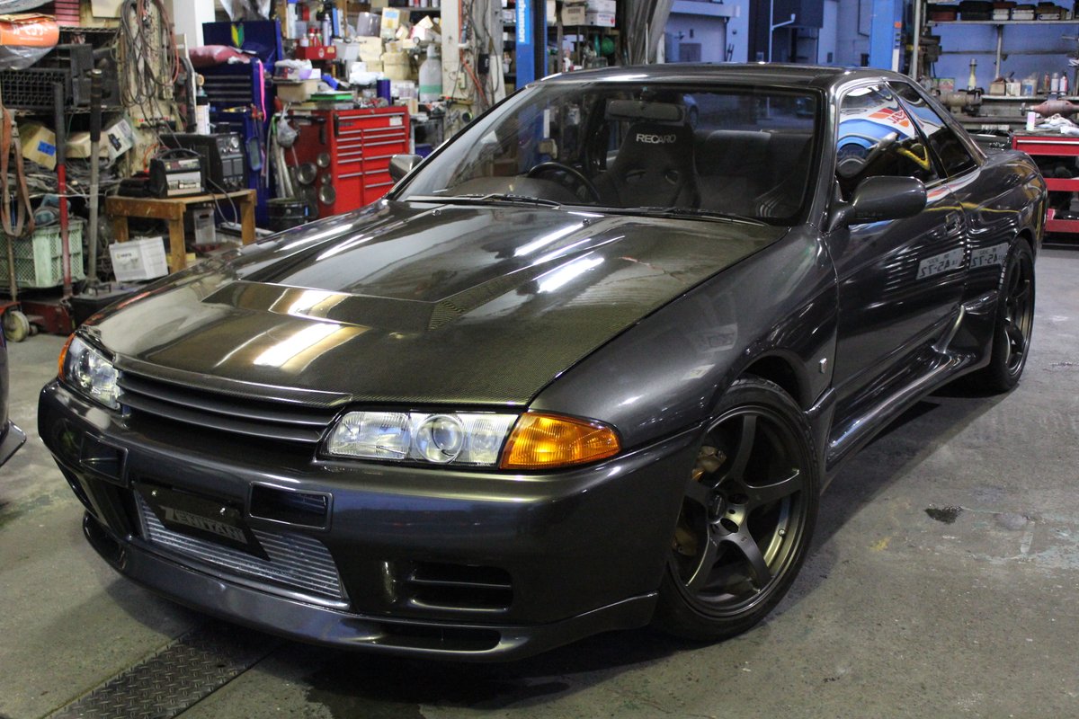 zenitaniGTR's tweet photo. ≪32GT-R外装リニューアル≫
H元年式スカイラインGT-R
BNR34純正ウイングから、
『純正ミニトランクスポイラー』へ変更いたしました♪

支払総額変わらず【￥792万(税込)】でご提供です♪
お問合せ
℡072-247-0017　担当：ウラベ https://t.co/hv6NrBcqqb