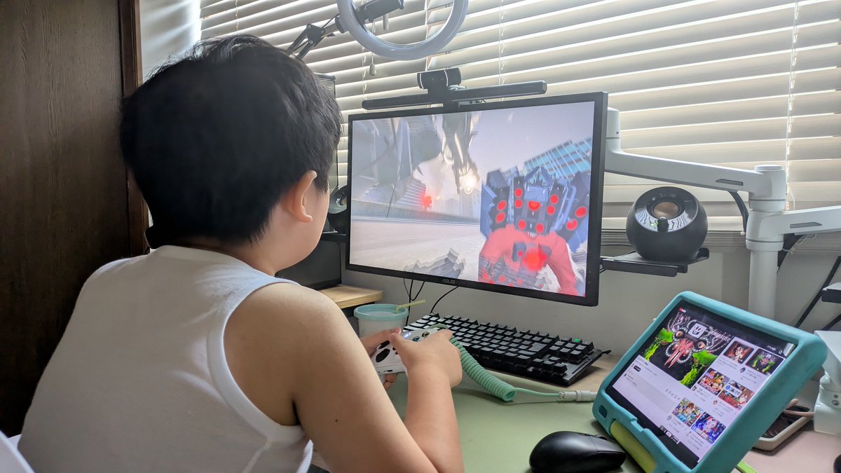 molocoshi0209's tweet photo. 朝から晩までタイタンスピーカーマンで
VRChatやっとる…
外��人とスキビディワールドってとこで
話すわけでもなく延々と…

もし同じようにやってる人いたらフレお願いします。
VRChatID=scp-minato

#VRChat #スキビディトイレ https://t.co/vTtHc8HVX0