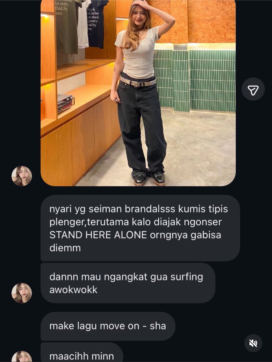 bumblesupremacy's tweet photo. Dengan iphone xr inter 64gb, spotify mod, dan tiket konser hasil give away. Aku siap membuat mereka terpukau https://t.co/RaxYWfQO3Y