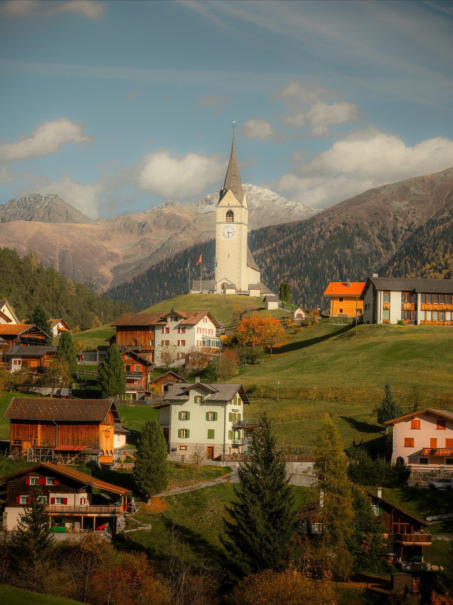 TravelBucketX's tweet photo. Swiss Countryside 🇨🇭 https://t.co/EullYgjSRu