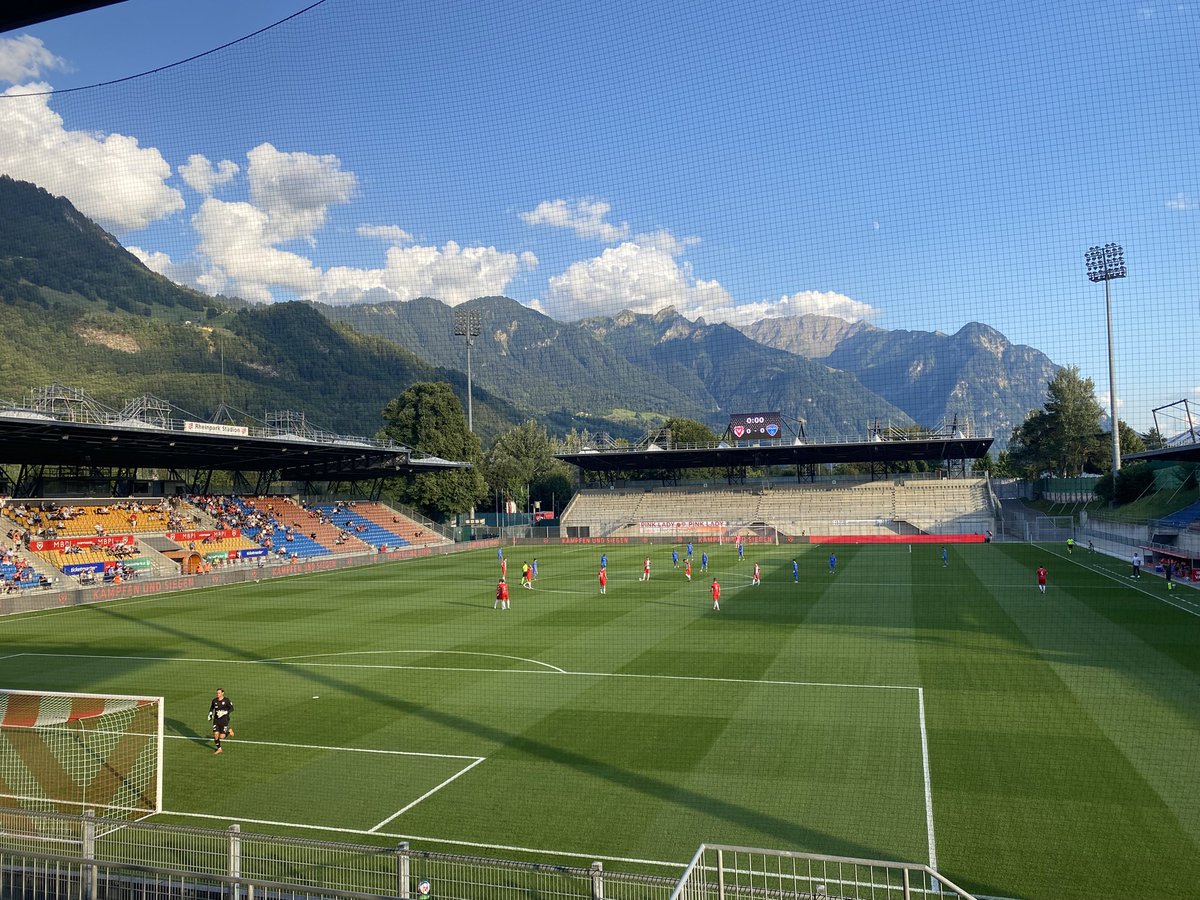 radekmaxik7's tweet photo. FC Vaduz - Atletic Club d’Escaldes

Evropské poháry! Do Lichtenštejnska se podívali borci z Andorry, prohra 0-4. Domácí se do Evropy dostali přes výhru v lichtenštejnském poháru. Na stadionu 1400 lidí, výhled k nezaplacení, 40 domácích, pár vlajek na tyčích. @DestinaceFotbal https://t.co/lxh0SMjYSv