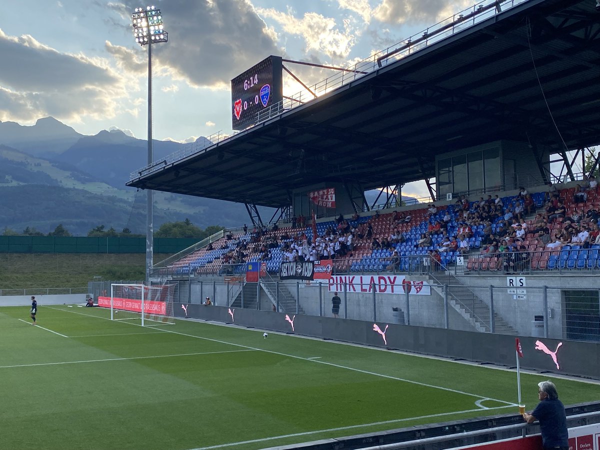 radekmaxik7's tweet photo. FC Vaduz - Atletic Club d’Escaldes

Evropské poháry! Do Lichtenštejnska se podívali borci z Andorry, prohra 0-4. Domácí se do Evropy dostali přes výhru v lichtenštejnském poháru. Na stadionu 1400 lidí, výhled k nezaplacení, 40 domácích, pár vlajek na tyčích. @DestinaceFotbal https://t.co/lxh0SMjYSv