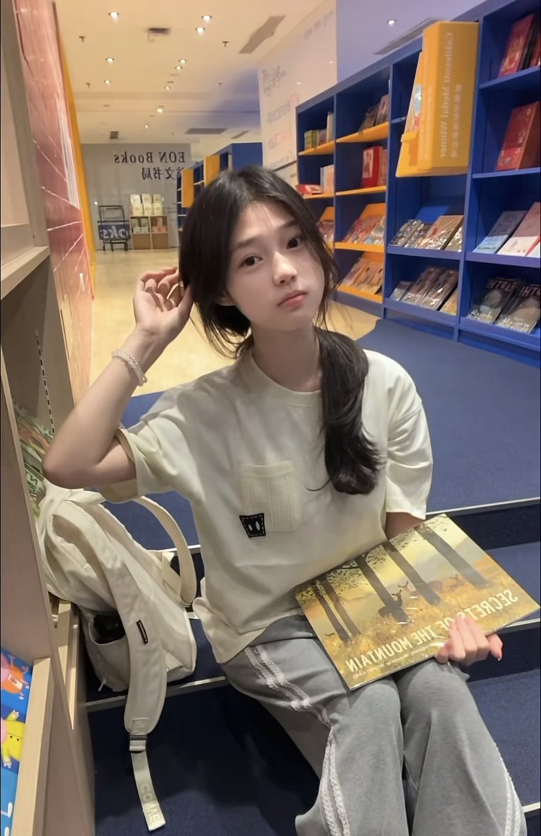 yhbmd942's tweet photo. 19岁，准女大，乖巧懂事……

可以有新的朋友吗？？？ https://t.co/6JSlj5eF91
