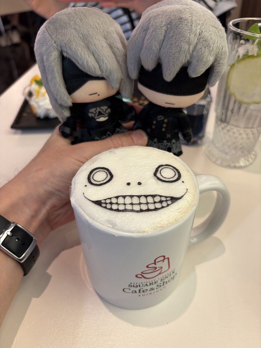 kurochocon's tweet photo. 午前中、健康診断。午後から奥様とスクエニカフェ。お目当てのコースターは出なかったけれど、お腹いっぱいです（太る） https://t.co/UDfUrPBl4v