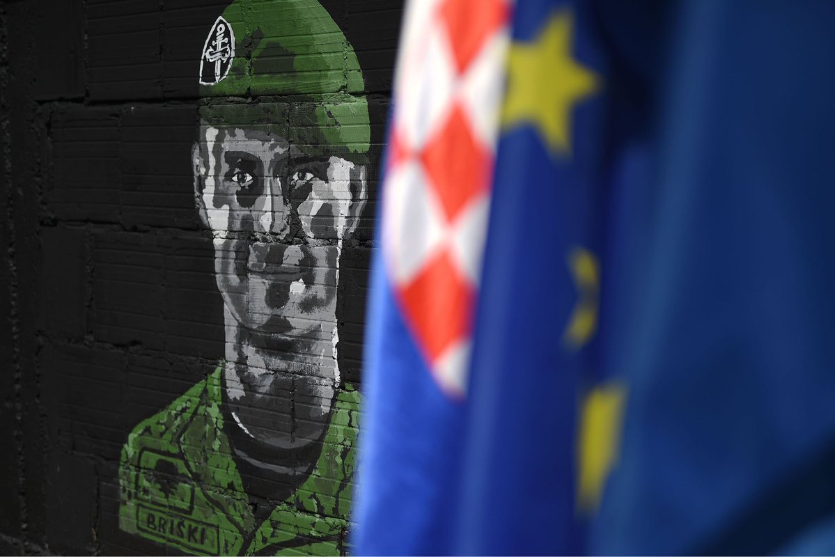 MORH_OSRH's tweet photo. Danas se prisjećamo skupnika Josipa Briškog, pripadnika Zapovjedništva specijalnih snaga #HV . Prije sedam godina časno služeći Domovini tragično je izgubio život.
Zauvijek u našim mislima i srcima. 🇭🇷 https://t.co/dv5FPRNugP