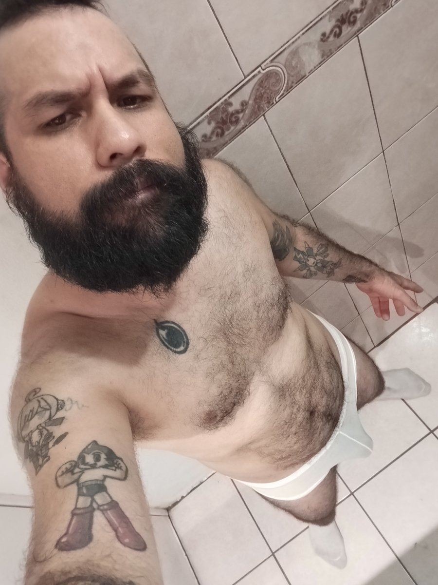 _MACHAIN_'s tweet photo. ANTES DE UN BAÑO, LLENO DE SUDOR Y SUPER OLOROSO DE LA VERGA , LAS PATAS Y LAS AXILAS 
😈😈😈😈

parte.1 https://t.co/faUQquBuqT