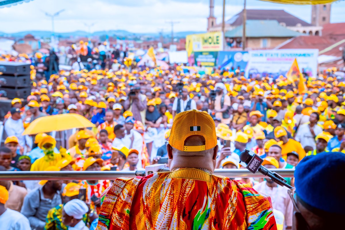 AAdeleke_01's tweet photo. Yesterday, I had the honour of commissioning the 3.5km Phase 1 of the Ila-Orangun Township Road Dualisation, another major milestone in our commitment to delivering quality infrastructure across Osun State. This dual carriageway is more than a road; it is a lifeline for commerce, mobility and safety. It will open Ila-Orangun to greater investment, ease the movement of farm produce, and improve access to schools, hospitals and the palace, reaffirming our belief that development must reach every community.

This project is part of our broader infrastructure renewal agenda for Ila-Orangun and the entire state. Beyond this dual carriageway, my administration has completed over 7km of intra-city roads in Ila, while work will continue in phases to complete the entire 10km dualisation. We have also approved the rehabilitation of the following roads:

— Ikirun–Ila Road
— Ila Local Government Secretariat–Oyi Ayegunle Road
— Ajaba–Iresi Road
— The second phase of the Ila Township Road Dualisation to Idi Odan

I also assured the people that we will review the employment status of the ad hoc and part-time staff of the College of Education, Ila-Orangun, with a view to converting them to full-time employment. We remain focused on improving lives by building roads that connect communities, stimulate economic growth, and enhance the quality of life for our people.

#ImoleCarryOnAccordingly