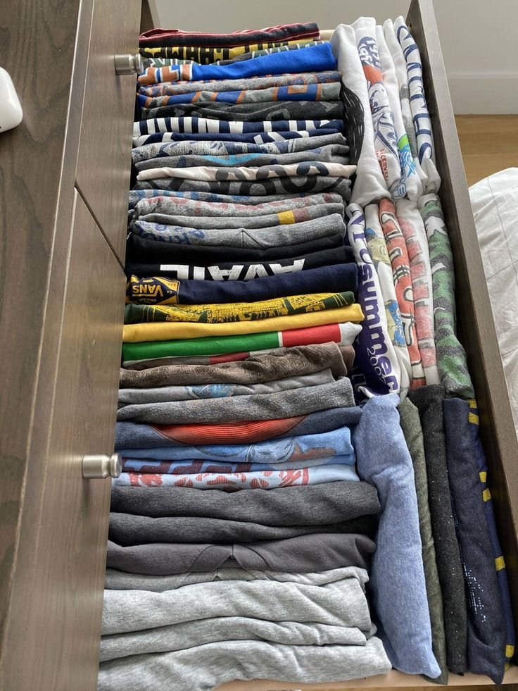 MensFashionGeek's tweet photo. Organize your wardrobe. Organize your life. https://t.co/UO16yzTobp