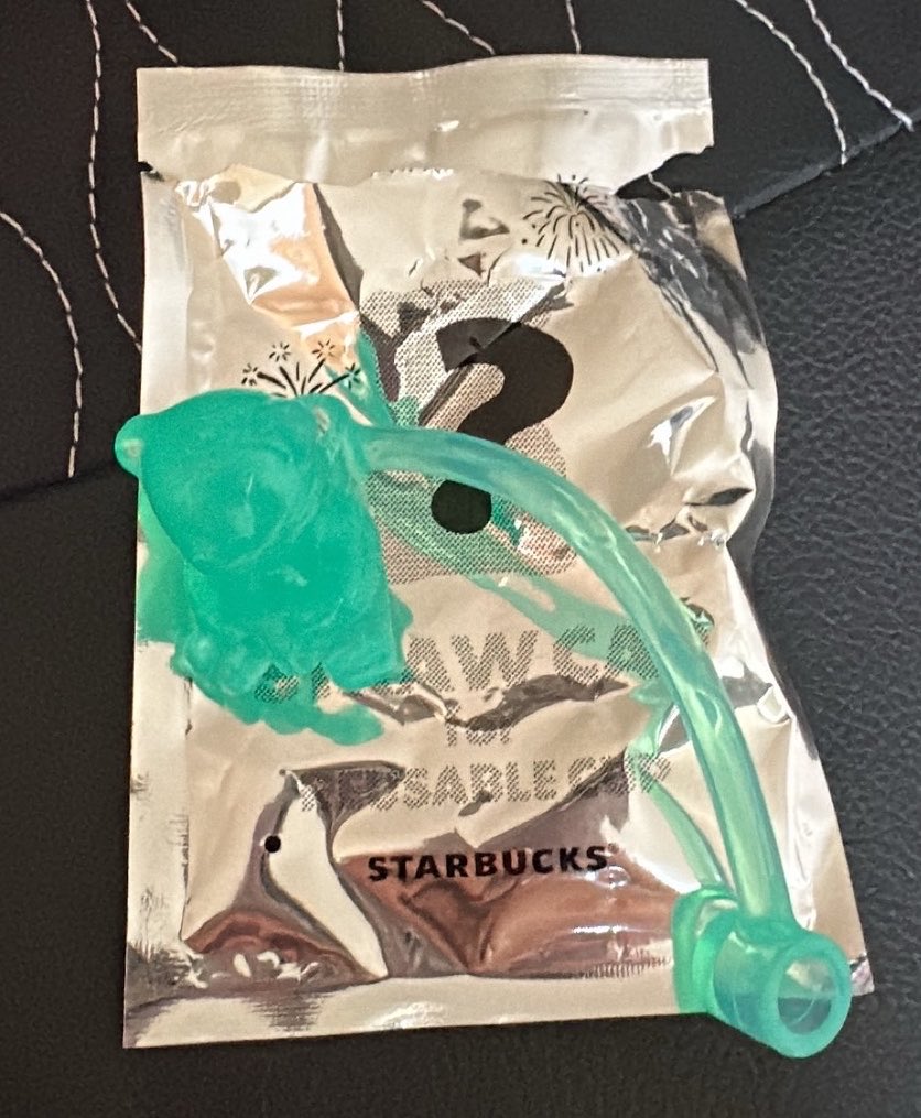 th1230jj's tweet photo. スタバ スターバックス　ミステリーカラーチェンジングリユーザブルコールドカップ 花火 ストローキャップ スパークリング 交換

譲:グリーン💚

求:ピンク🩷️

郵送📮交換よろしくお願いいたします🙇🏻‍♀️ https://t.co/EwnB02h3JW