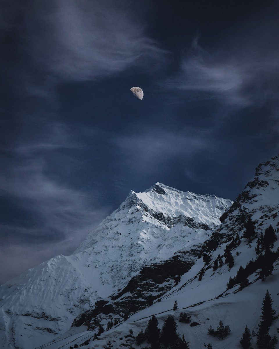 earthcurated's tweet photo. Some places exist entirely outside of time 🌙 https://t.co/vsm6UEt5NH