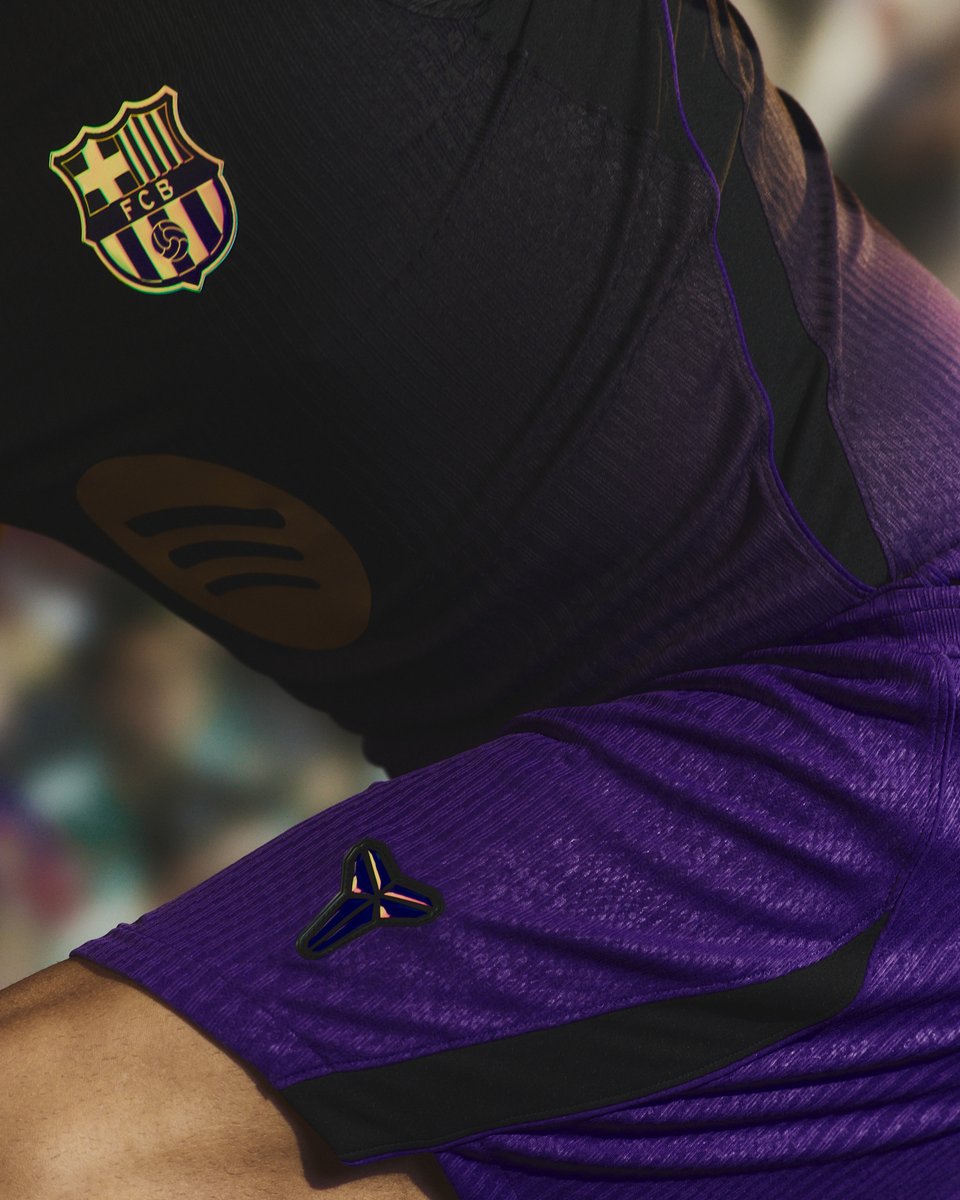 FCBarcelona's tweet photo. Details make the difference. 🐍

🛍️ https://t.co/HwaeCMFu4b https://t.co/VKaLHnGg2X
