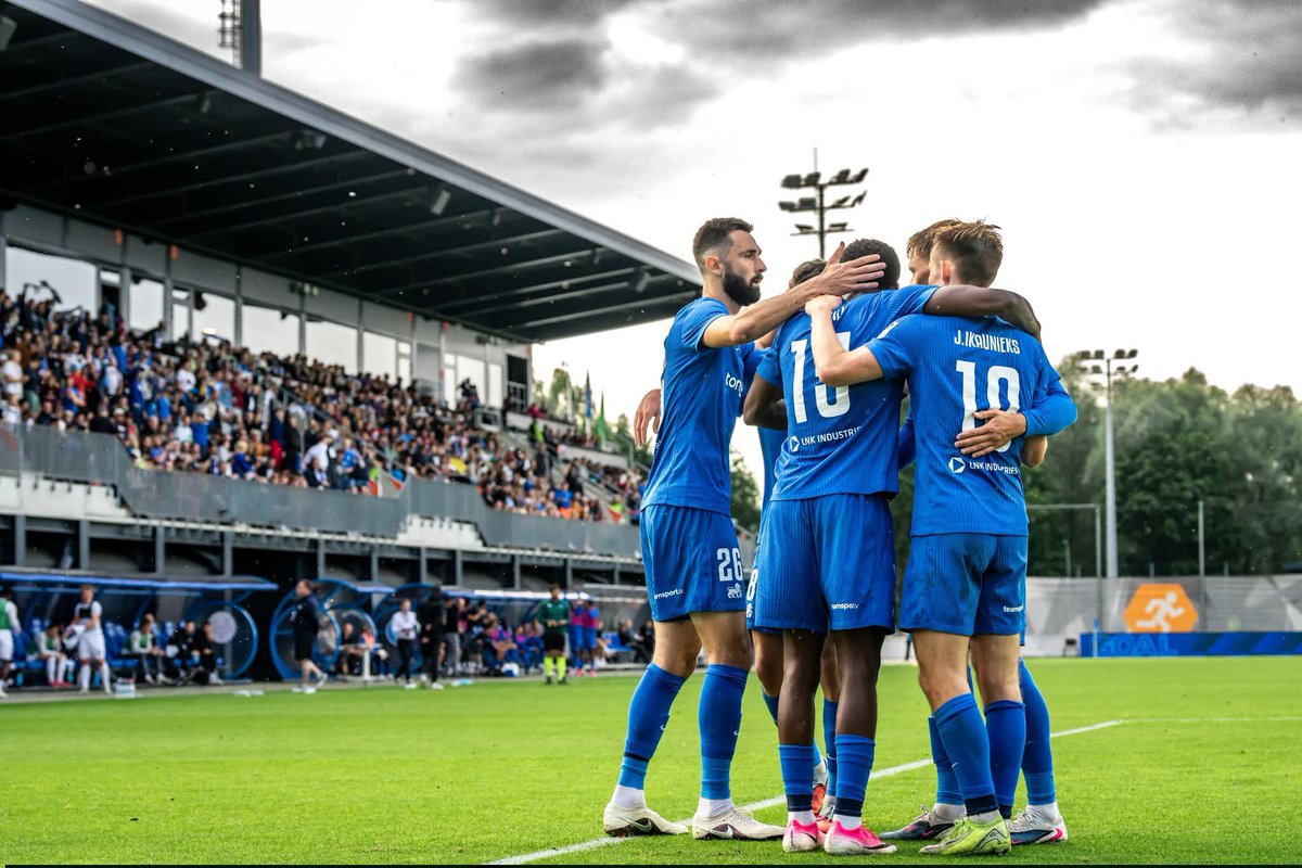 SportaDzeja's tweet photo. Futbols ir dzimis,lai paliktu mūžam,
Tagad par Konferences līgu lūdzam,
Riga,RFS un arī Auda klubs,
Var nebūt tie,kas tālāk klups,
Tik Liepāja svešā stadionā Slokā,
Kā rāpties no -2 tagad nu domā,
Lai veicās Rīgā,Reikjavikā,Vīnē,
Lai attīstās futbols arī klubu dzīvē! @LV_futbols https://t.co/7l60WbtUx1