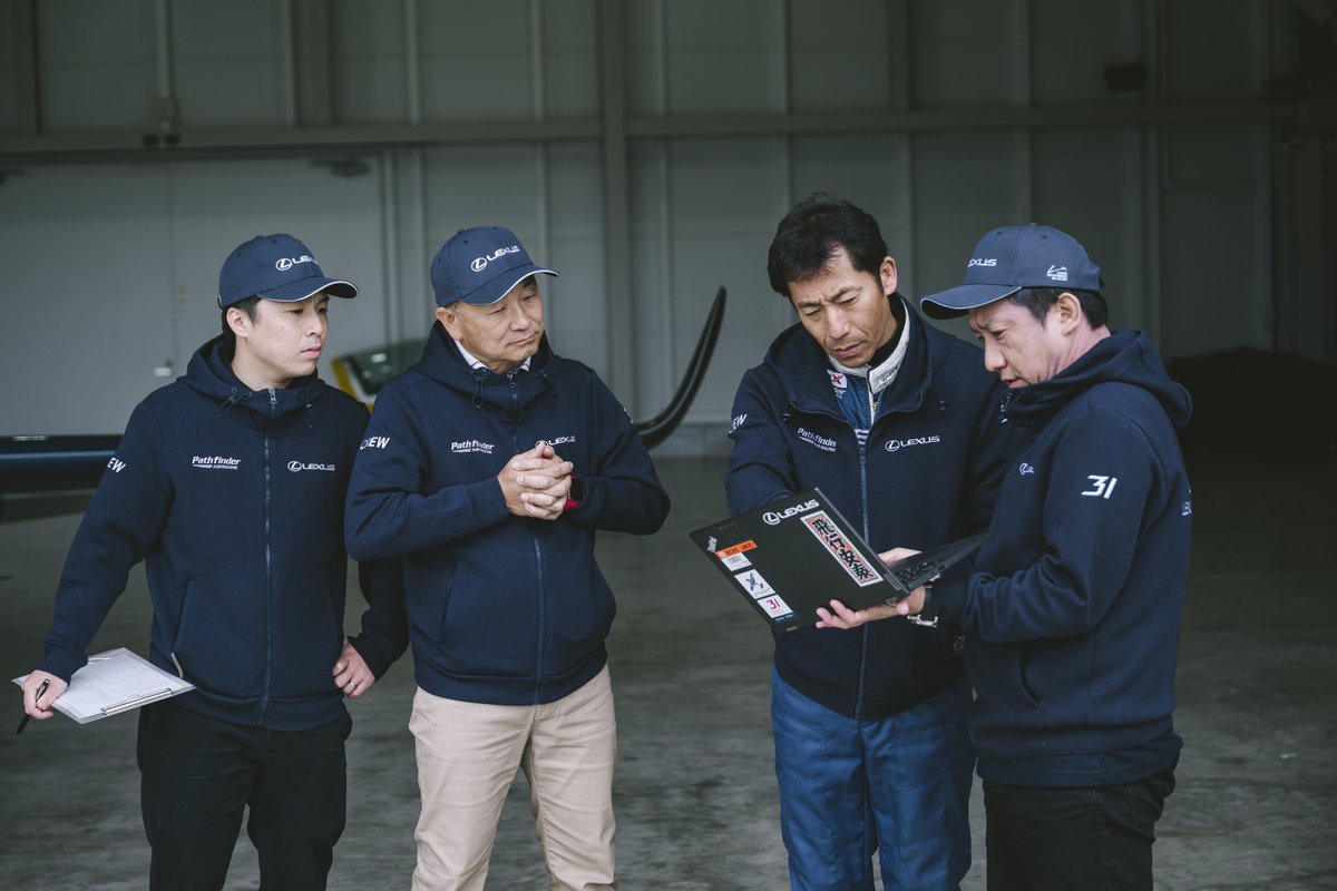 lexus_airracing's tweet photo. コンマ1秒の精度を紡ぎ出す。
わずかな手応えひとつにもこだわり、最高のパフォーマンスのために――。
#AIRRACEX #エアレース #LEXUSPATHFINDERAIRRACING https://t.co/AeDmZx7ce4