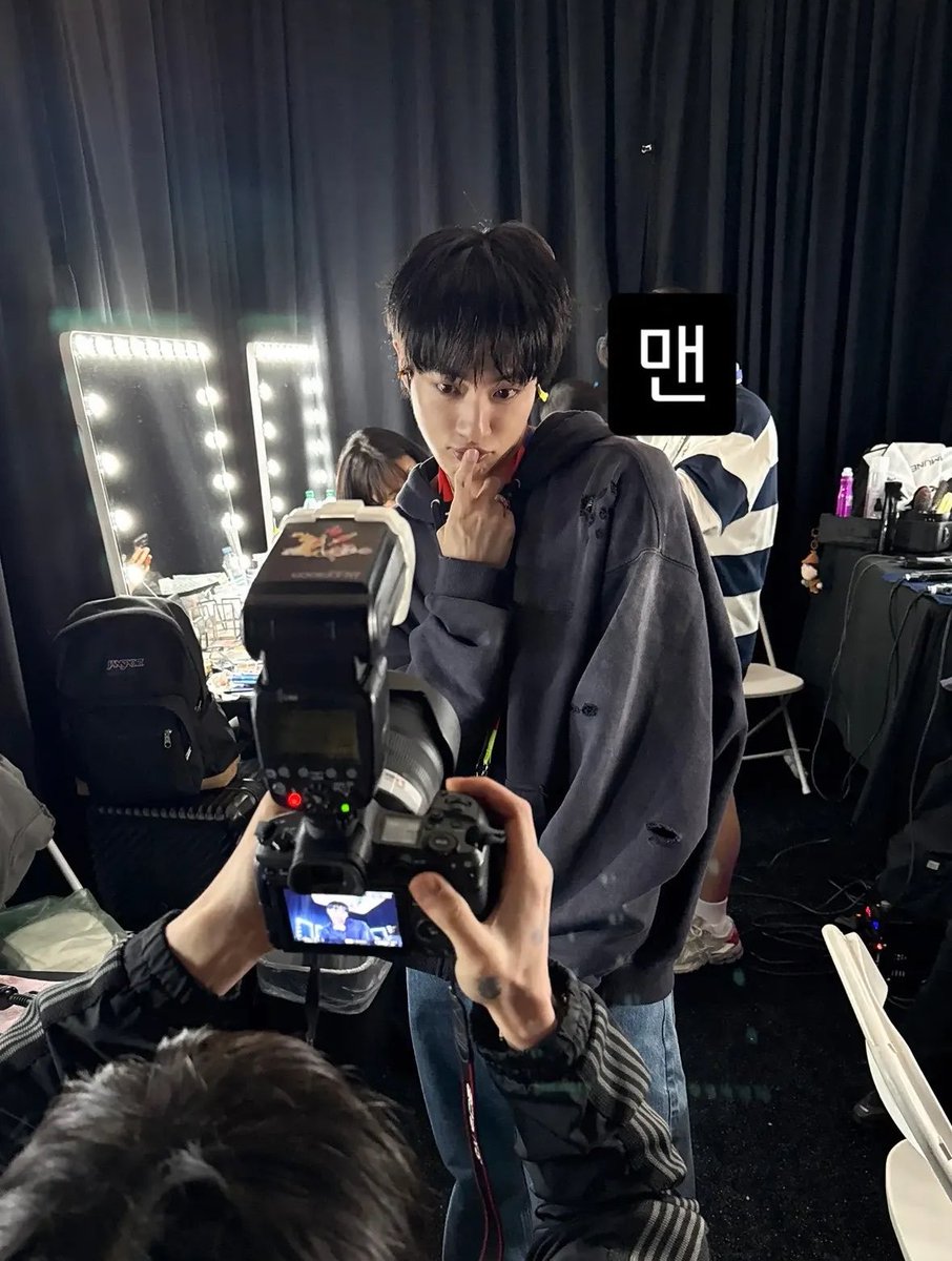 kitjinnie's tweet photo. Can we have the picture omfg https://t.co/18g6od8725