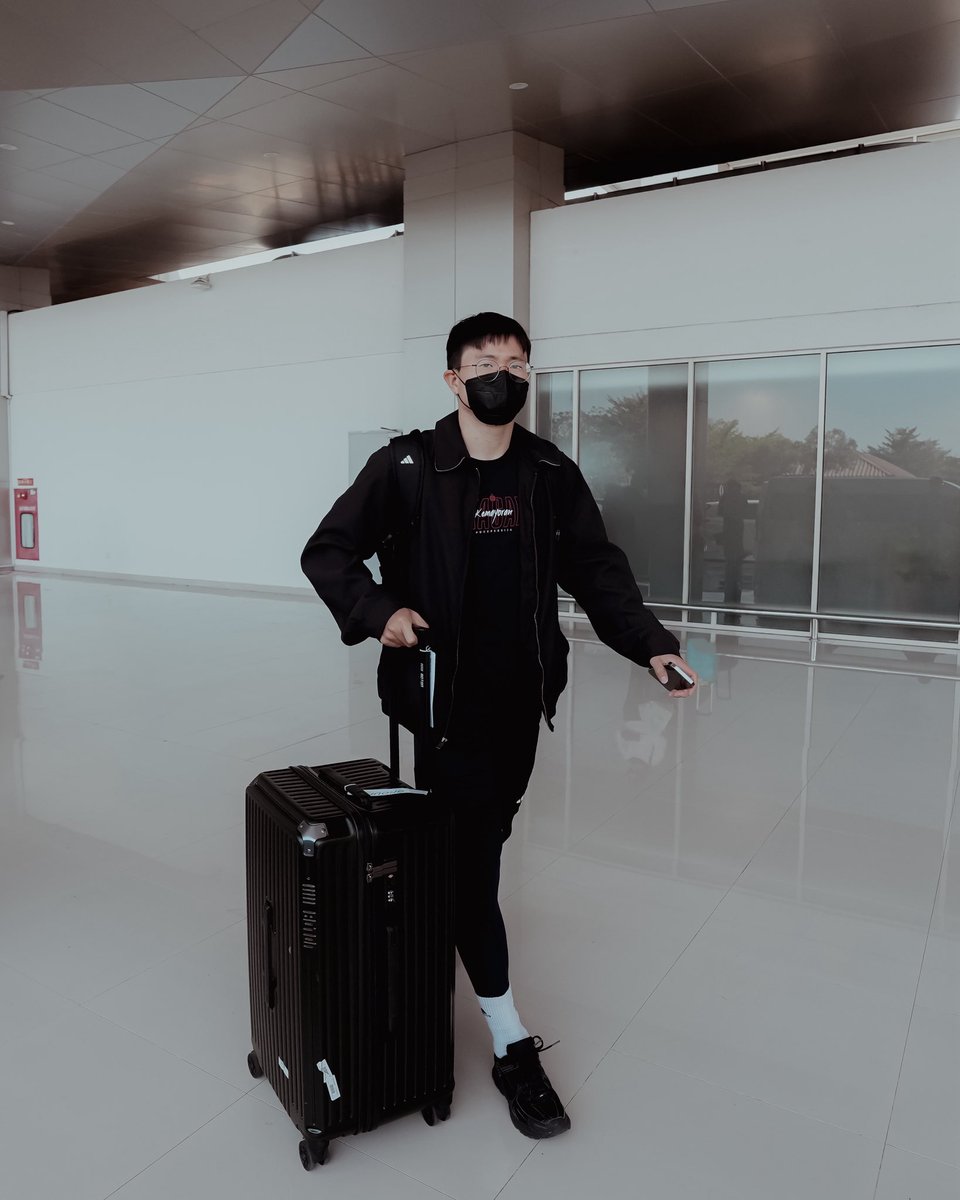 Persija_Jkt's tweet photo. Halo, Surabaya! 👋🏼

Macan Kemayoran mendarat dengan selamat. Langkah pertama dimulai, fokus menuju pertandingan!🔴

#PialaPresidenElite2026 #Persija https://t.co/TaGCQF0W1Q