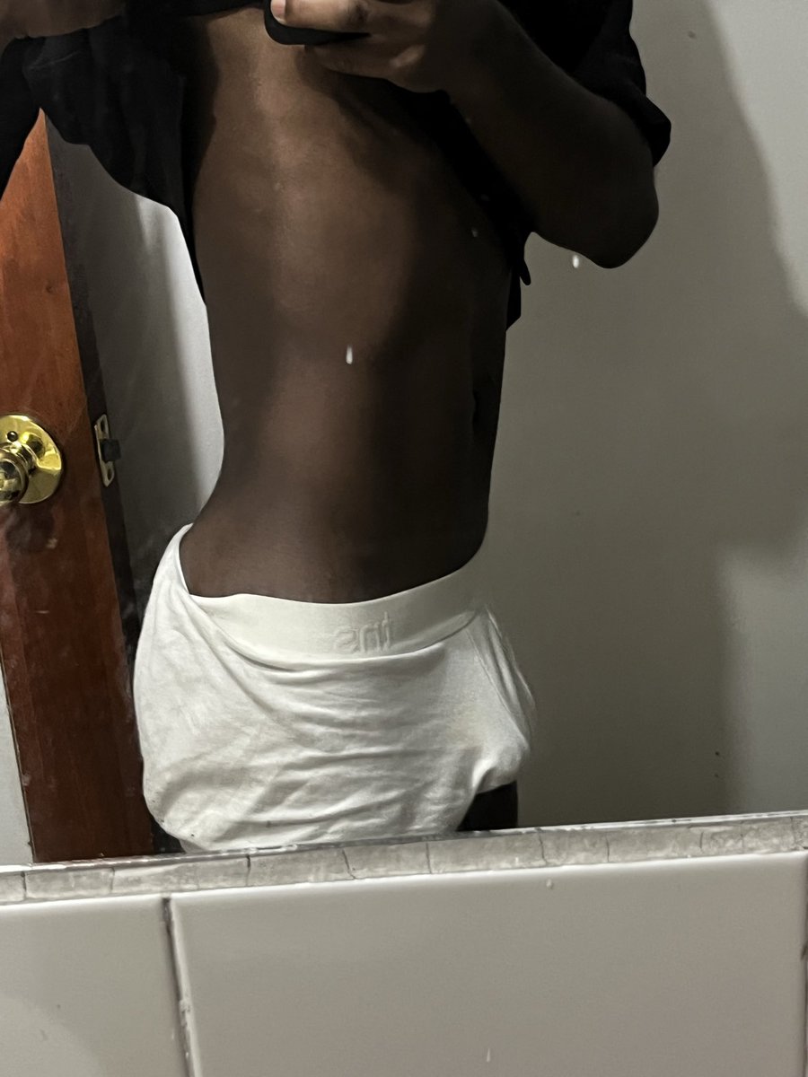 Fockkaron's tweet photo. I really love touching myself at this time, do you want to get my milk? Rt🔥 https://t.co/vIT2dPQXL8
