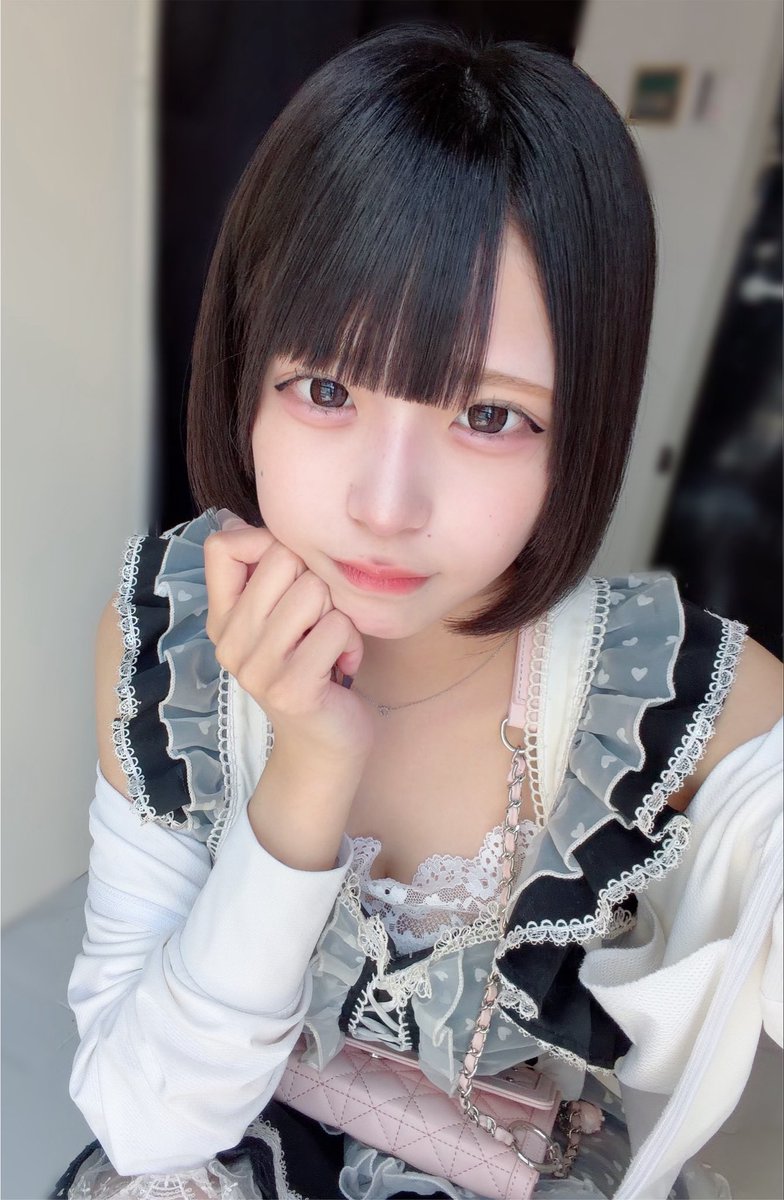 melt__ama's tweet photo. 今日16〜22います♡暑すぎ死にますこれ https://t.co/j8piM3kRq9