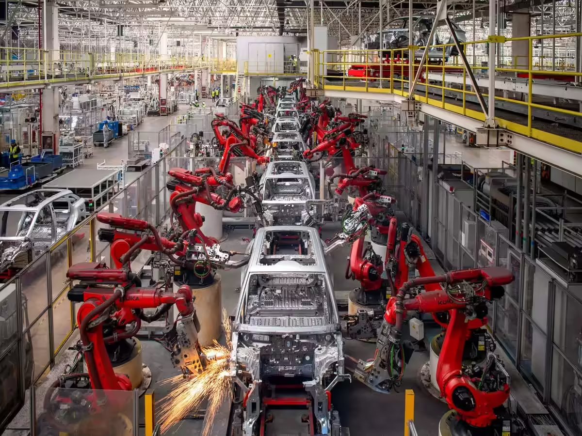 india_plus_'s tweet photo. 🚨 Morgan Stanley says India's manufacturing sector is set to nearly triple in size by 2035.

Follow @india_plus_ https://t.co/QUWDFrRHfg