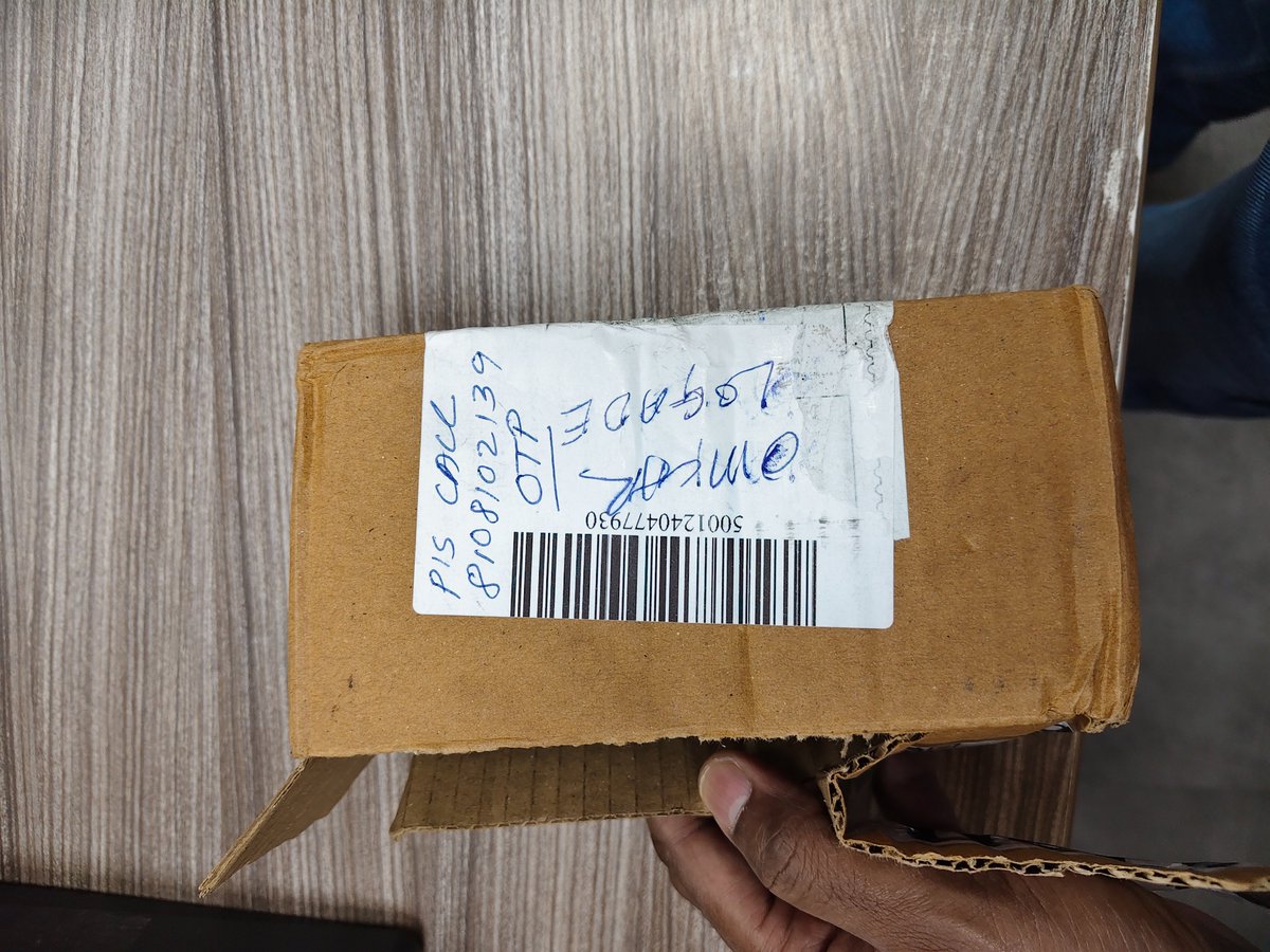 lo_omkar's tweet photo. @BombayShavingCo this is what is delivered.BSC2003513070.even after paying for the products of The bombay shaving company.I am getting products for The man company. https://t.co/iLSbtMwywi