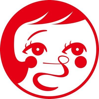 kangekipapa's tweet photo. さるさるさる松井絵里『YUBI・ゆび・ユビユビ＝ゆーまいびー』
さるさるさる松井絵里のこの上演作品の紹介投稿にある ↓↓ このキャッチコピーを読んでもなんのことなのかわからないのだ 笑。

☜╮◦ ◦ ◦ ◦ ◦ ◦ ◦ ◦ ◦ ◦ ◦

　全員、指。全員、私。

 ☜╮ ◦ ◦ ◦ ◦ ◦ ◦ ◦ ◦ ◦ ◦ ◦

そして遡ってしまうけど、さるさるさる松井絵里という団体名も謎だ。で、このカンパニーのロゴのことと併せて主宰の方に伺った！ロゴはさとる君というそうで、主宰の方に似ている。で、さるさるさる松井絵里の「さるさるさる」を付けた由来は.... 皆さんも聞いてみてください 笑！
そうか！「全員、指。全員、私。」なるほど、全員指だから全員私なんだな！
上演は若さ溢れる 1時間半。ストーリーは横に置いておいて、個々のシーンが、映像とも絡み、ずっと動きがあり飽きない。笑いを取ることも狙っていて、たまにそうはいかないけど。衣装と天井からの吊るし物、そして映像が良い。そのあたり、もっと派手でも良いぐらいだ 笑。
最後のシーン、団扇付きの皿、ナンでもない 笑！