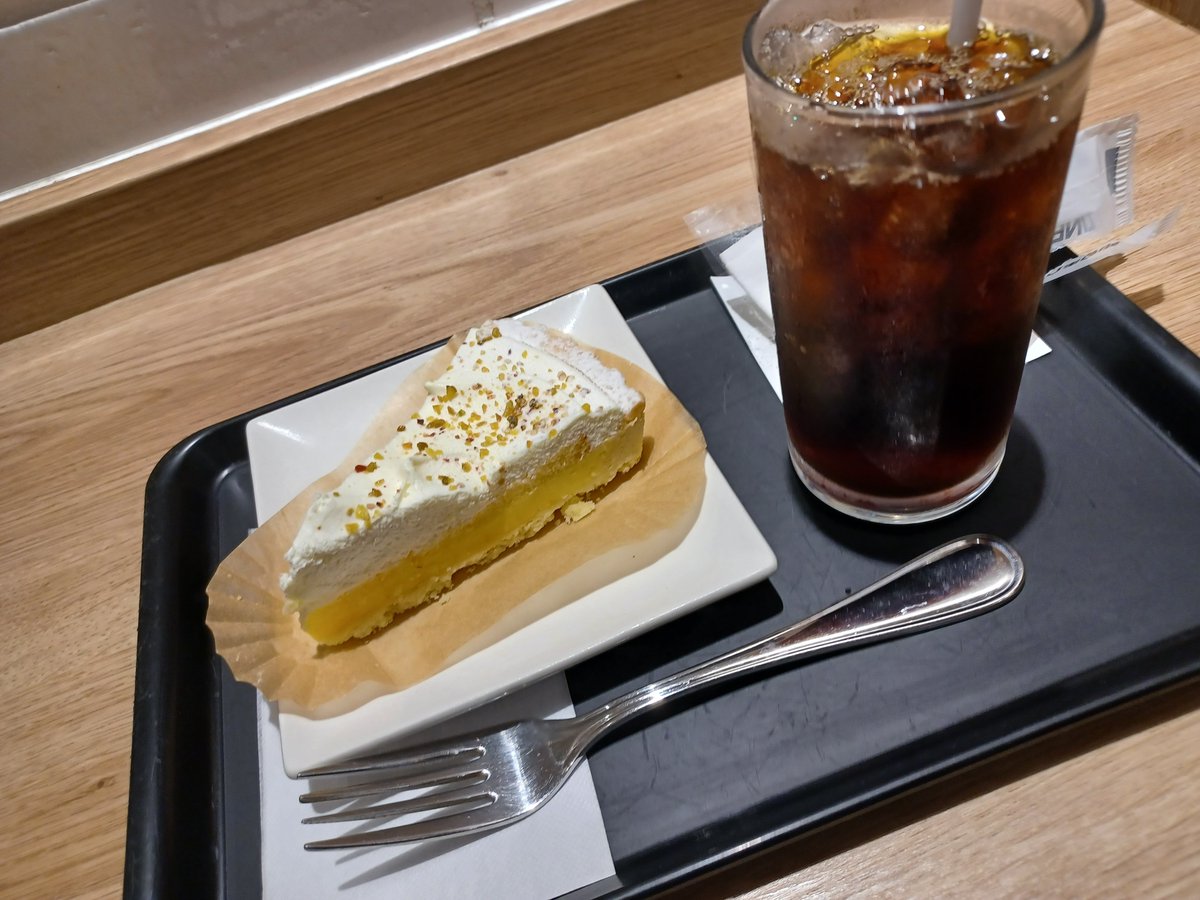 sweets0115's tweet photo. 雨がすごいので(棒読み) https://t.co/sHBlj8TSQj