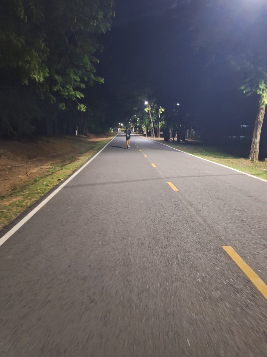Pariwat88's tweet photo. มาวิ่งกันครับ #พิมาย #สระเพลง #พิมายนัดเจอ #โคราช #คนโสด https://t.co/SpGyS7gsdp