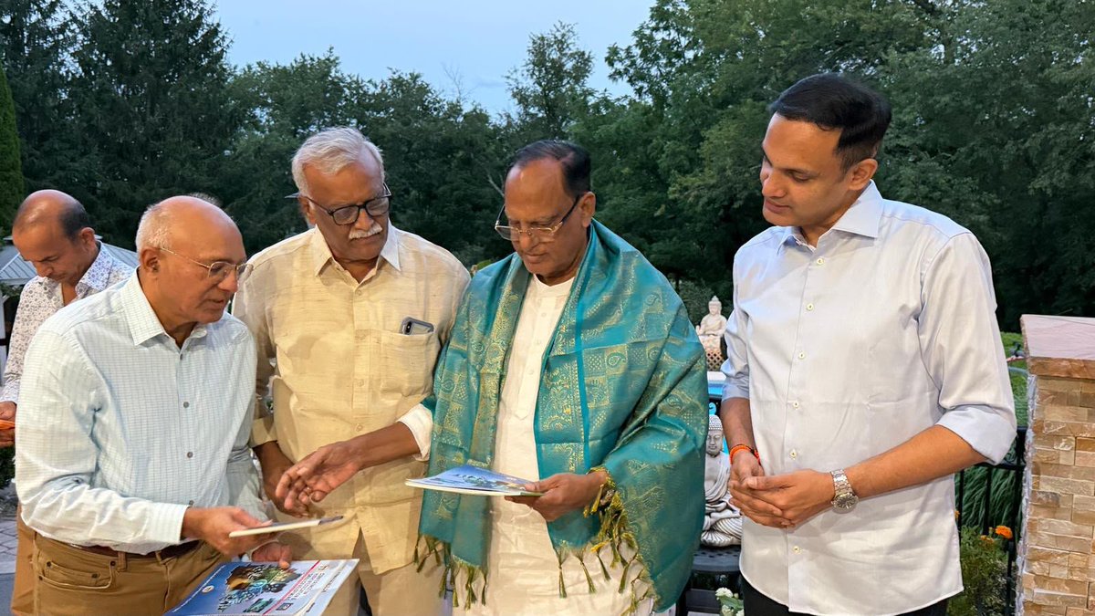 Gutha_Sukender's tweet photo. అమెరికాలోని న్యూజెర్సీలో శ్రీ పాదురి అమరేందర్ రెడ్డి గారి నివాసంలో, తెలంగాణ డెవలప్‌మెంట్ ఫోరం (TDF) ఆధ్వర్యంలో సన్మాన కార్యక్రమం జరిగింది. 

ఈ కార్యక్రమంలో ATA మరియు TDF ప్రతినిధులు పాల్గొని కార్యక్రమాన్ని విజయవంతం చేశారు.

#Telangana #telanganadevelopmentforum https://t.co/yzHNOaaqgH