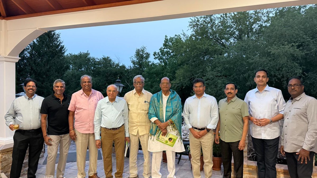 Gutha_Sukender's tweet photo. అమెరికాలోని న్యూజెర్సీలో శ్రీ పాదురి అమరేందర్ రెడ్డి గారి నివాసంలో, తెలంగాణ డెవలప్‌మెంట్ ఫోరం (TDF) ఆధ్వర్యంలో సన్మాన కార్యక్రమం జరిగింది. 

ఈ కార్యక్రమంలో ATA మరియు TDF ప్రతినిధులు పాల్గొని కార్యక్రమాన్ని విజయవంతం చేశారు.

#Telangana #telanganadevelopmentforum https://t.co/yzHNOaaqgH
