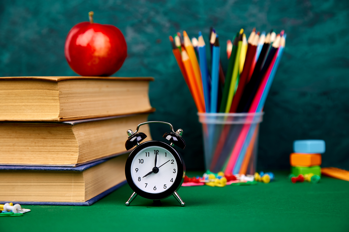 SheaCothro5b's tweet photo. Learning a new language Small daily steps beat cramming! 10 mins of vocab + 5 mins of listening = big progress. Keep going!， https://t.co/5pJJ74vA04