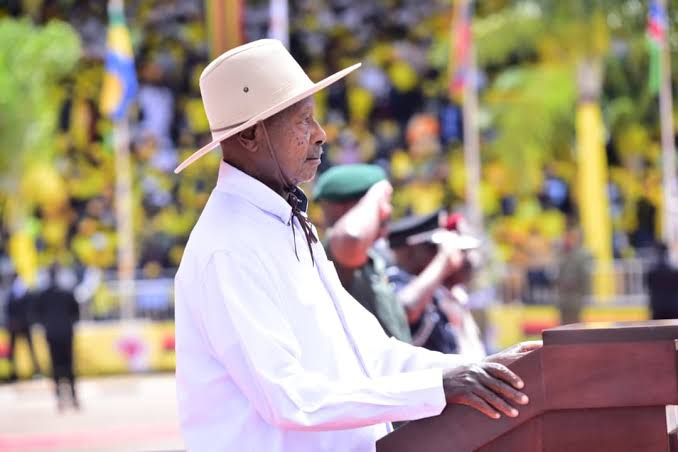 ruth8205's tweet photo. "Government must accelerate support for local manufacturing."-President Yoweri Museveni 
#WhyUgDecidedM7 https://t.co/SwYY1cQF62