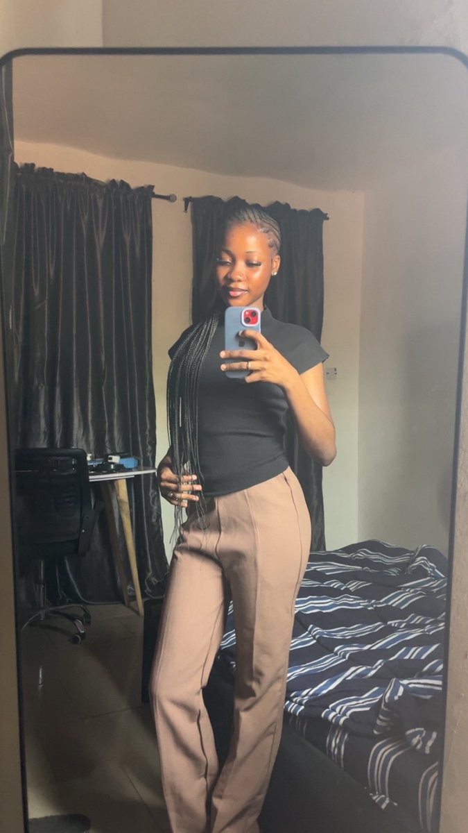 Peaceee21's tweet photo. mirror selfies>> https://t.co/d5fGmIsTe4