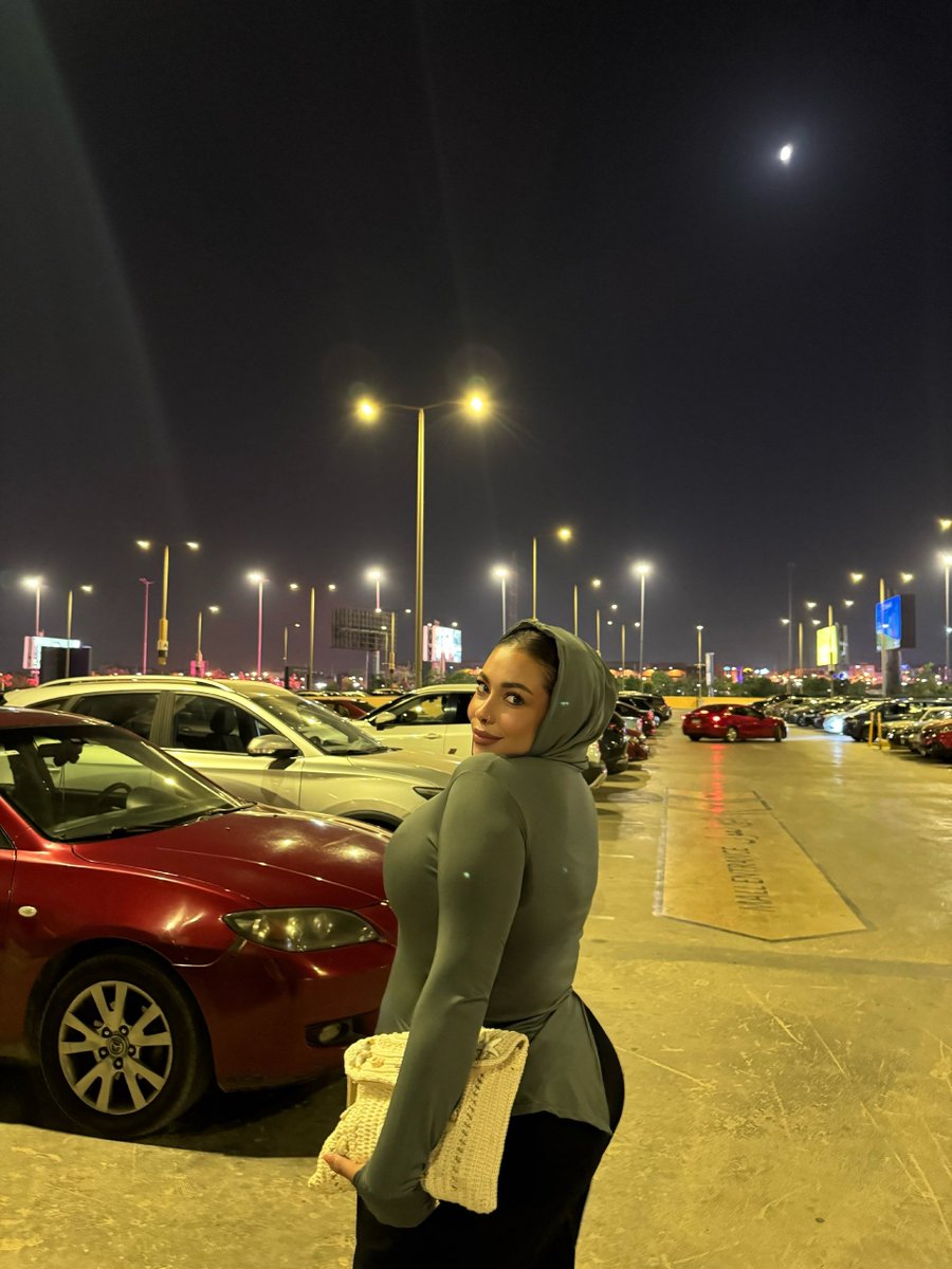 hijabbish9's tweet photo. اول مره اشوف محجبه بالهانش ده مع البزاز الحلابه دي https://t.co/Uf5mn6Jd34