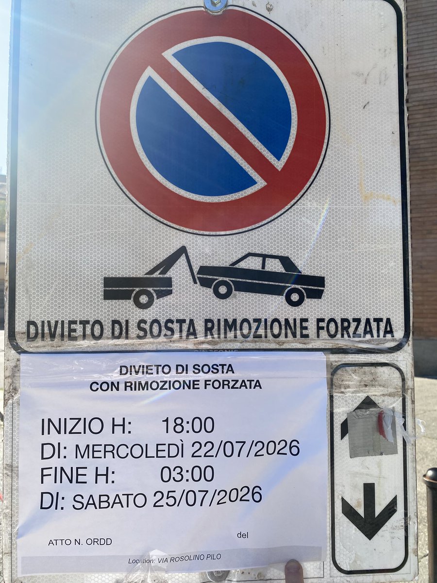 M4rcoMX's tweet photo. @twitorino decine di parcheggi tolti ai cittadini, senza indicare l’autorizzazione comunale, in zona corso Svizzera/via Pilo per una produzione cinematografica, è legale? Non andrebbero indicati gli estremi dell’autorizzazione (se data)? https://t.co/b5X8InnAvk