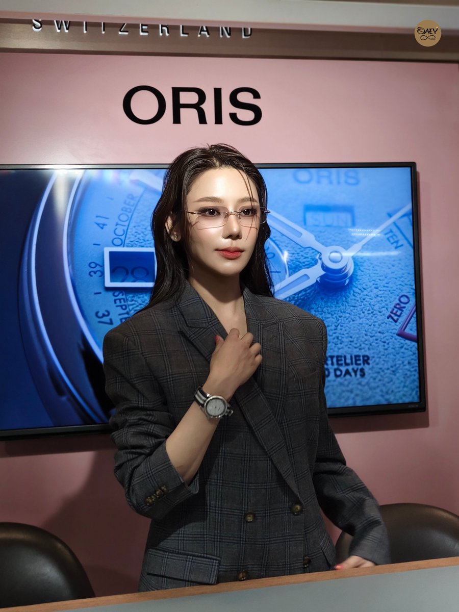 OaeypcnOfficial's tweet photo. เมะมากพ่อ

ORIS X OAEY
#OaeyWatchFair 
#Oaeyponchanok https://t.co/FIcvg02pLM