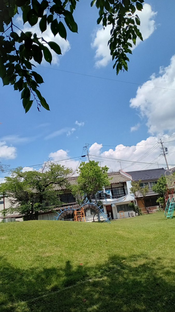 snabe5's tweet photo. ひさしぶりの青空ランチ🍱
木陰のベンチは、風が吹いて気持ちいい〜
温度表示は35°Ｃ🤣
笑顔と元気で一生懸命 営業中です

#整体屋なべちゃん
https://t.co/sdGG0c1Oem
お客様の声
https://t.co/G0Ugpji8n0
#肩こり
#腰痛
#肩甲骨はがし
#プロレスファン
#必殺仕事人
#時代劇
#長野県
#佐久市
引用 https://t.co/6krtfW4SEv