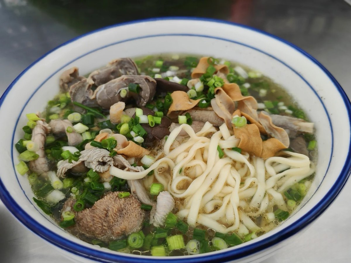 BramAlgoet's tweet photo. Just discovered the coziest hole-in-the-wall noodle shop in downtown! The hand-pulled noodles are springy, the pork broth is deep and savory, and the homemade chili oil is chef’s kiss. Will definitely be back to try their dumplings tomorrow! https://t.co/RQUUr0dX3n